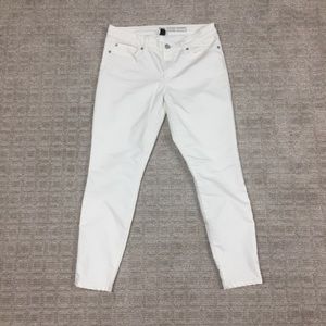 NWOT Gap White Jeans